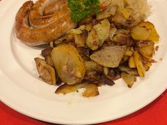 蜗牛式猪肉肠配酸菜土豆-申德勒加油站西餐厅Schindlers Tankstelle(上海外滩店)