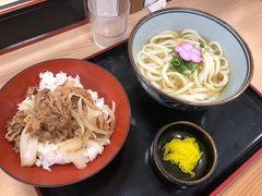 牛肉饭和乌冬面套餐-さぬき面业(高松机场店)