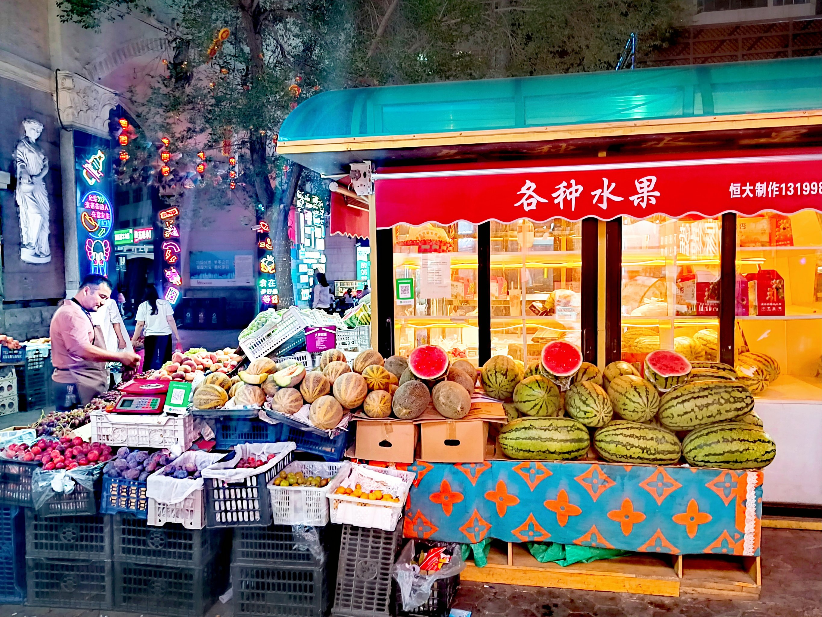 乌鲁木齐日月星光夜市图片