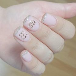 -朵拉定制美妆美甲