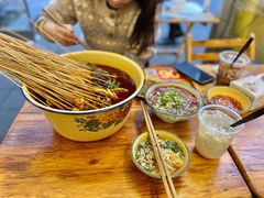 -拈签一笑黄牛肉辣卤串串