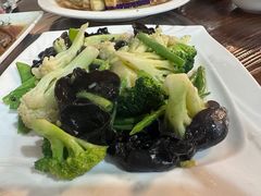 西兰花炒木耳-酱皇乳鸽(富威大厦B座店)