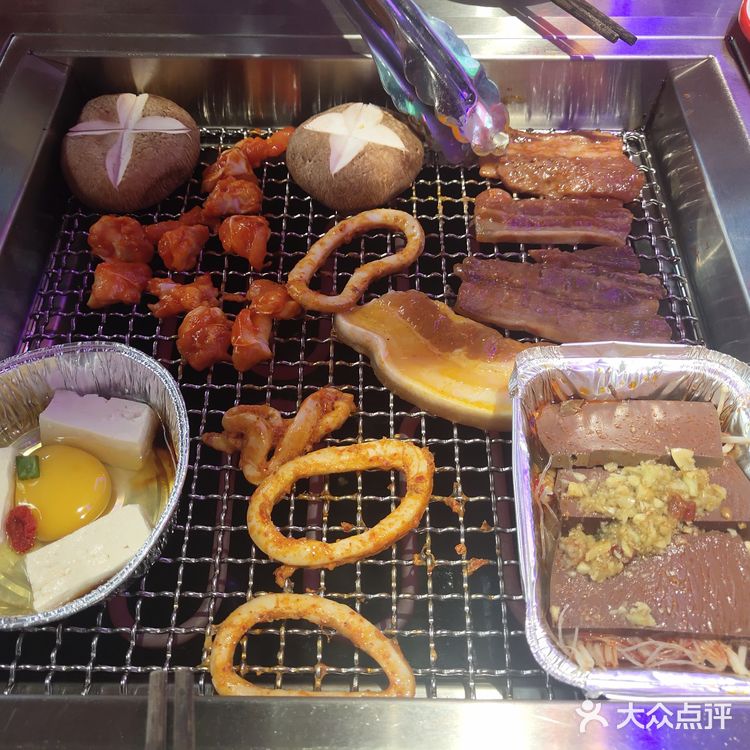 小猪查理干饭