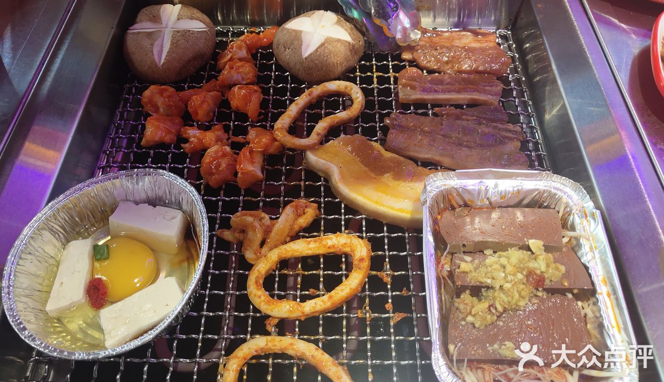 小猪查理干饭