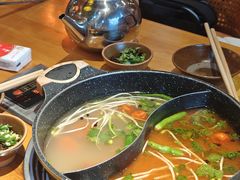-苗阿哥酸汤牛肉火锅(体育场店)