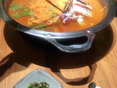 -野山舂·贵州现舂酸汤火锅(鸿通城店)