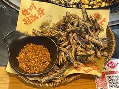 炸蚂蚱-刘淑芬·活鱼铁锅炖(北京首店)