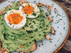 牛油果煮蛋吐司-RAC BAR(安福路店)