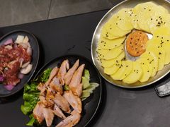 -山野的朋友露营炭火烤肉