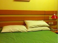 大床房-如家酒店·neo(大连中山广场地铁站天津街店)