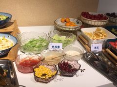 -深圳龙华大浪商业中心亚朵X酒店