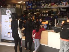 等位区-麦当劳(中二横路店)