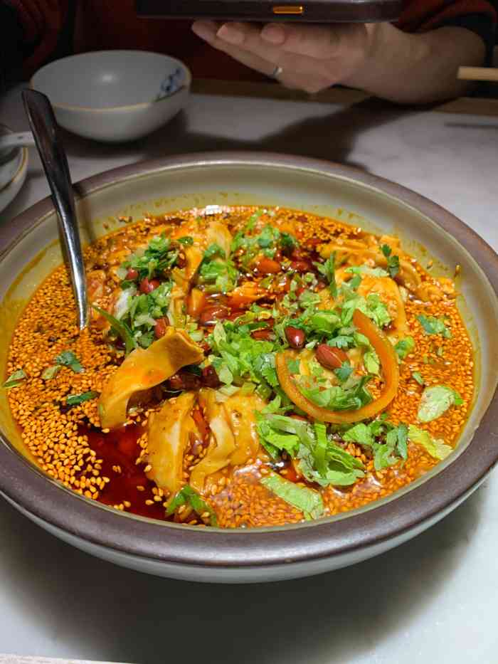 辛香汇·锦里(静安大悦城店)-"菜品还是不错的,只是环境太闷热了,顶楼