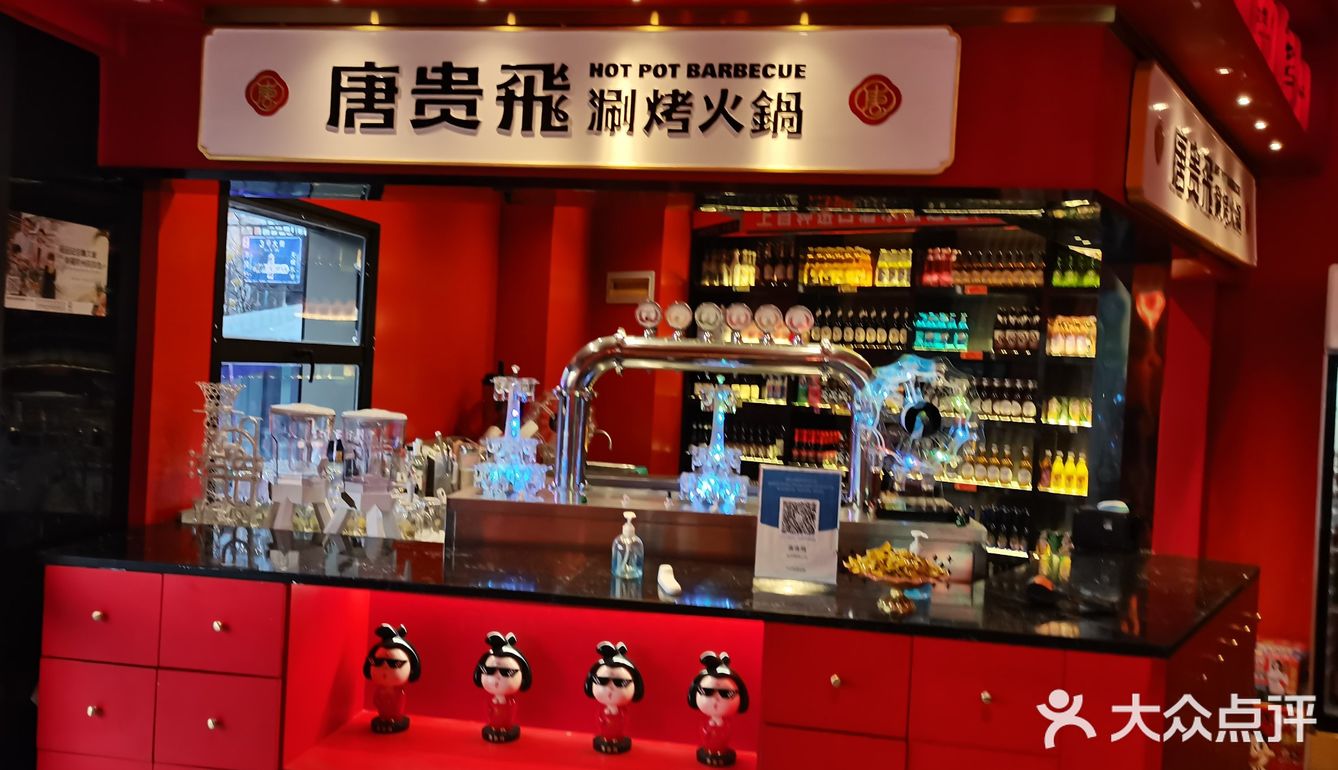 如果坐公交车来的话可以直接到，就在右手边