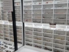 -视野联行眼镜•蔡司•依视路(温江店)