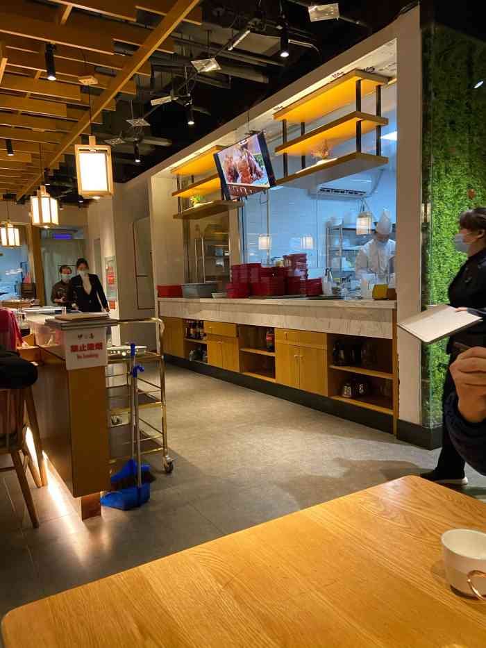 伊喜饺子(马连道店)-"今晚带上孩子去了伊喜这家新品烤鸭店,上了.