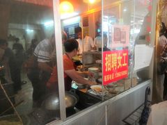 等位区-松树干拌面店