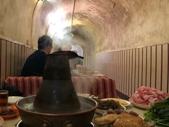-洞庭洲·防空洞火锅·烧烤·铜锅涮肉(新百广场店)