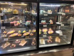 面包甜点陈列柜-芭菲盛宴·环球美食(解放碑英利国际店)