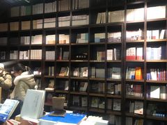 -钟书阁(松江泰晤士小镇店)