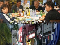 -三亚火车头万人海鲜广场