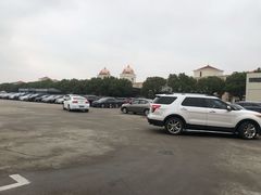 -奥特莱斯停车场