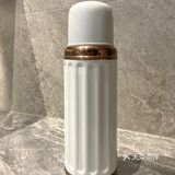 问了店员说是今天刚出来的新品，白色珠光镜面好好看呀