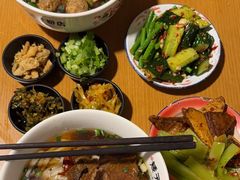 -矮子粉店1985·长沙米粉(湘春路店)
