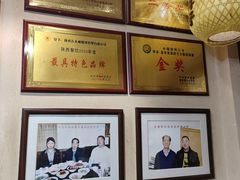 -蓝田九大碗民俗食府(蓝田店)