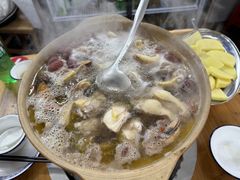 炭炉果鸡煲-威邵鸡煲(西华路总店)
