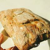 《奇亚籽蔓越莓面包》面包整体不甜