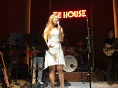 -TZ House音乐现场(来福士中心店)