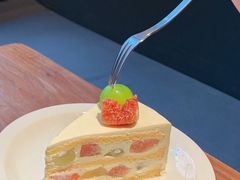 晴王葡萄无花果奶油蛋糕-black rainbow coffee