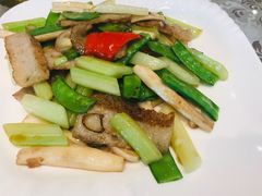 荷芹鸡肶菇炒鱼菘-新兴家喻酒家·羊城名宴(昌岗店)