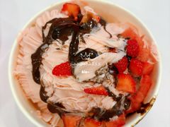 草莓雪奶-梁子刨冰王&梁小糖(王顶堤店)