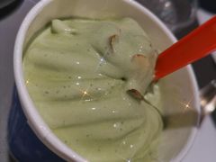 抹茶巴旦木-DQ·蛋糕·冰淇淋(三亚青春颂店)