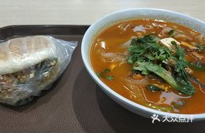 Iron Pot Cooked Rice Noodles