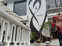 -Mark&Mars Restaurant