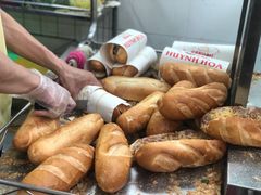 -Bánh Mì Huynh Hoa