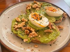 牛油果煮蛋吐司-RAC BAR(安福路店)