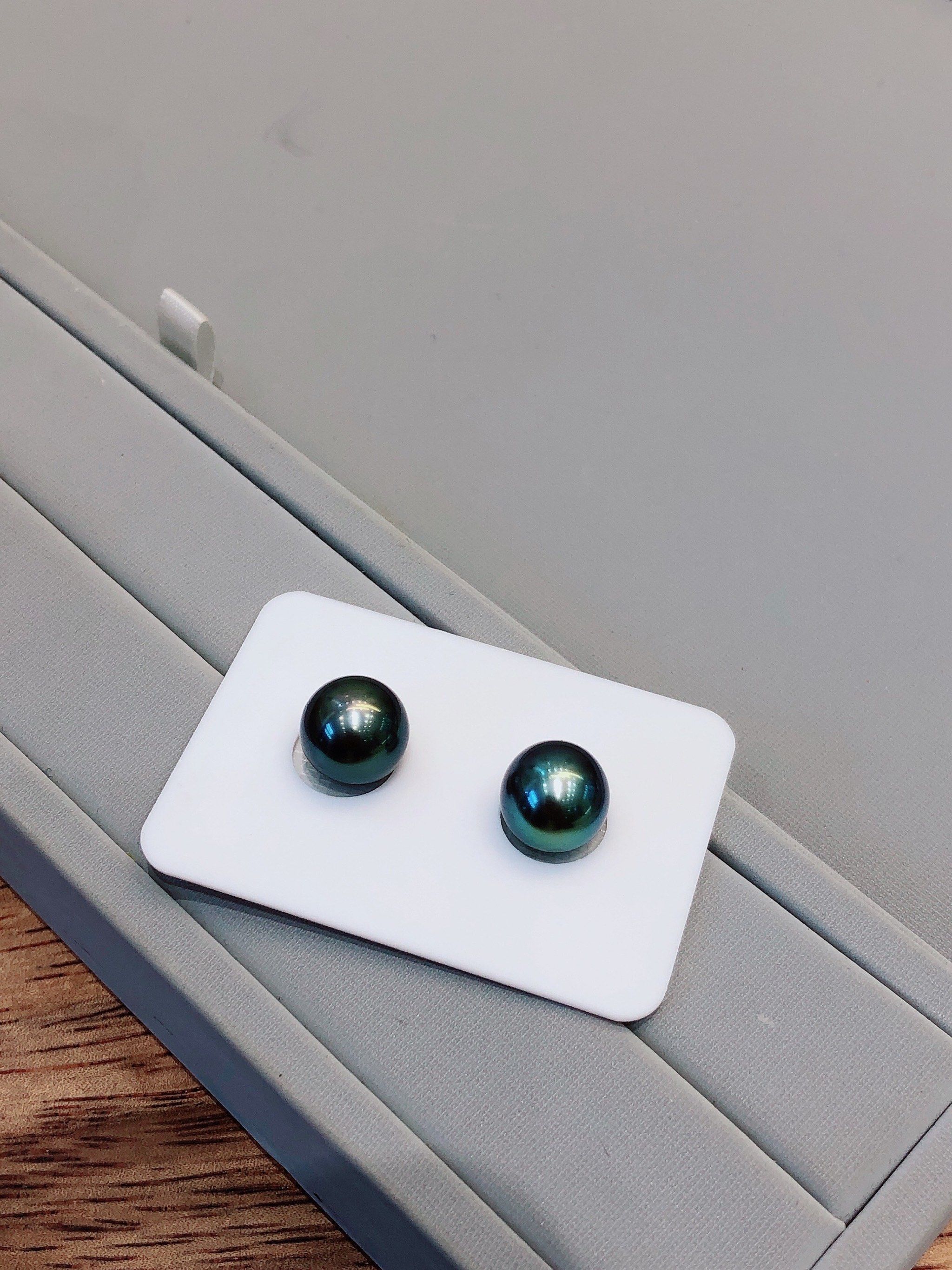 大溪地孔雀绿珍珠对珠