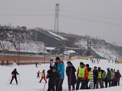 -采薇庄园四季滑雪场