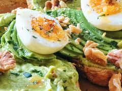 牛油果煮蛋吐司-RAC BAR(安福路店)