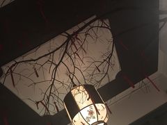 -Noir. Dining in the Dark