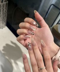 -尼巫美甲美睫·皮肤管理