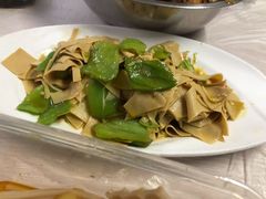 尖椒干豆腐-鸡炖兔