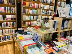 -猫的天空之城概念书店(杭州南宋御街店)