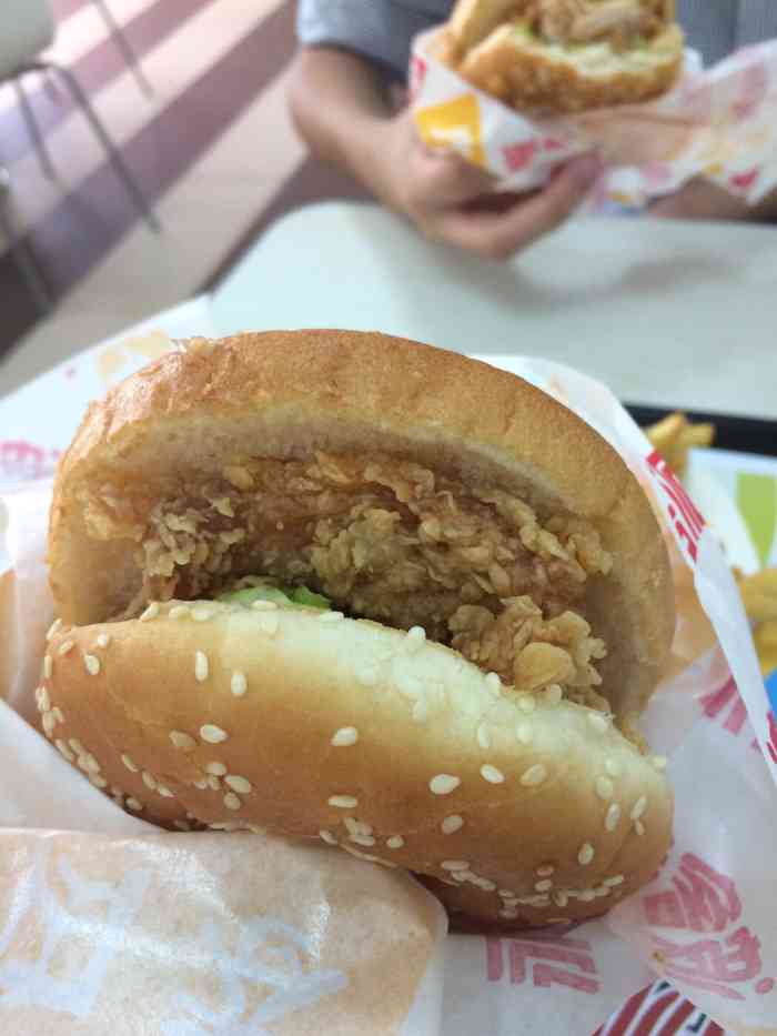 还可以吧,平民消费,卫生,以后经常出来