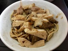 -松树干拌面店