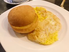 脆皮猪仔包加煎蛋-翠华餐厅(湾仔店)